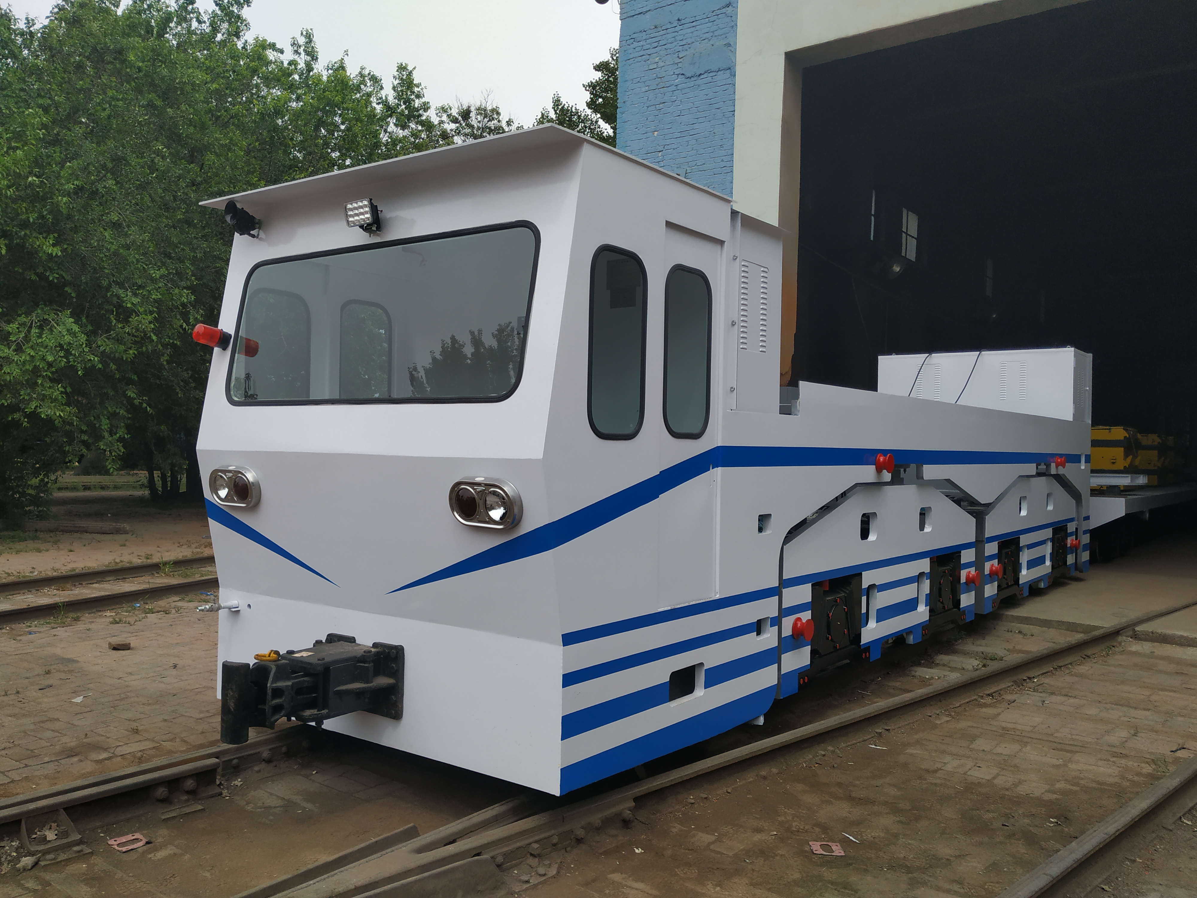 LK65-9/540型锂电池电机车